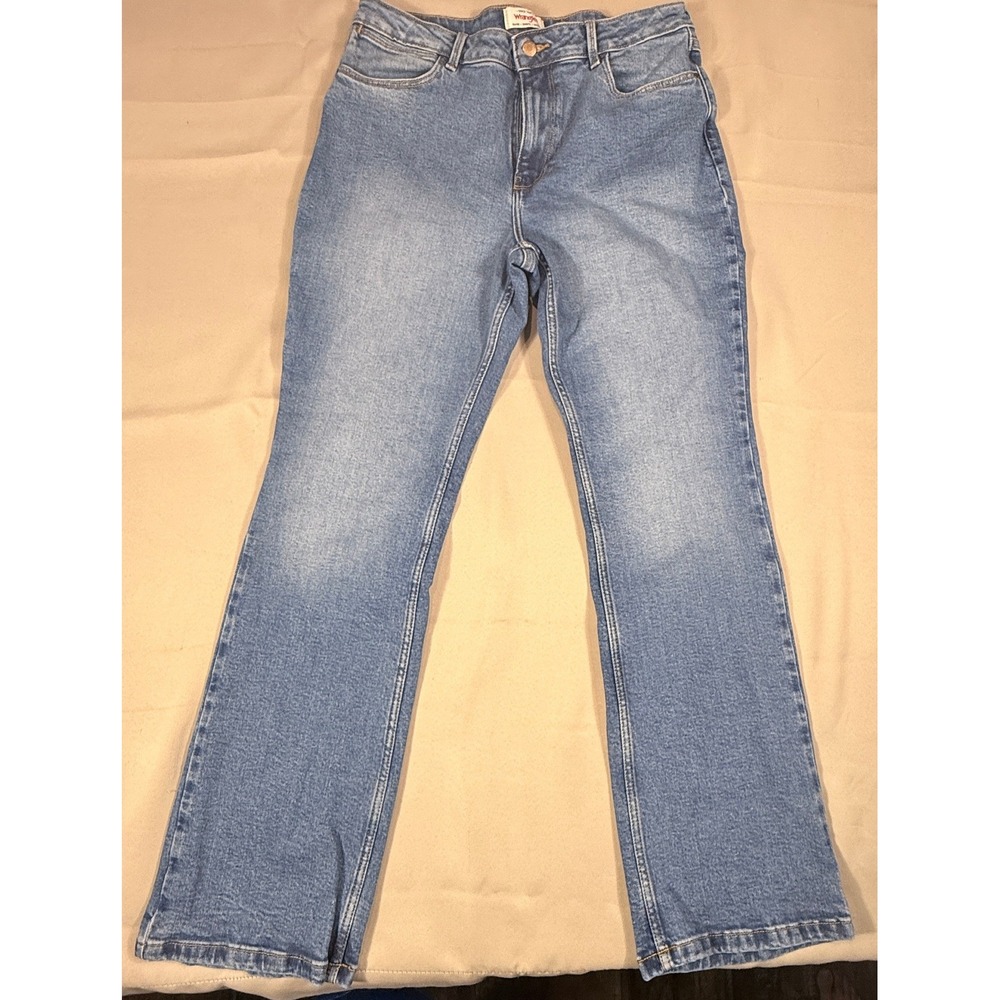 Wrangler High-Rise Bold Boot Jeans Women's Size 12/31x32 Light Wash Denim
